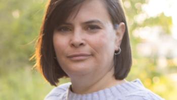Elizabeth Loretto staff headshot photo