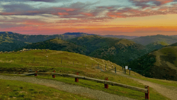 Sunset over green hills (Photo by: Poojitha Mahendra)