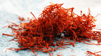 A small mound of saffron stamen