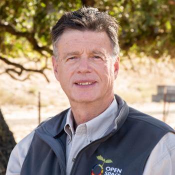 Alex Kennett headshot