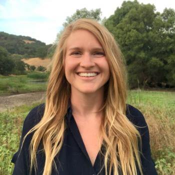 Jennifer Peth headshot photo